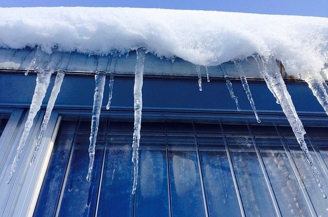 Получить компенсацию при падении снега с крыши в Богородском